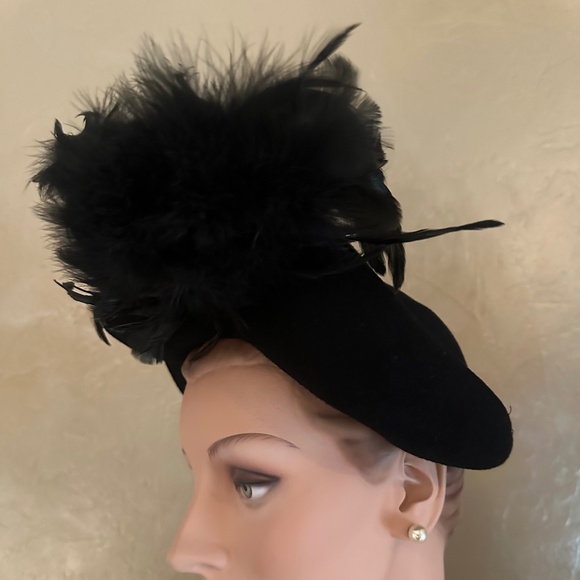 STUNNING 19409s\' BLACK FELT HAT WITH INDENTED BRIM AND BLACK FEATHER SPRAY main image 9